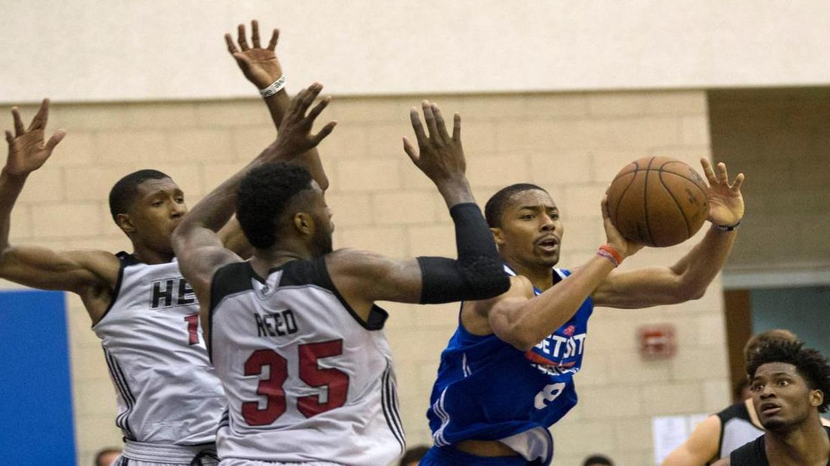 
Detroit Pistons' Spencer Dinwiddie, right, fights for the ball with Miami Heat's Willie Reed (35) and Josh Richardson during the second half of an NBA summer league basketball game in Orlando, Fla., Monday, July 6, 2015.
