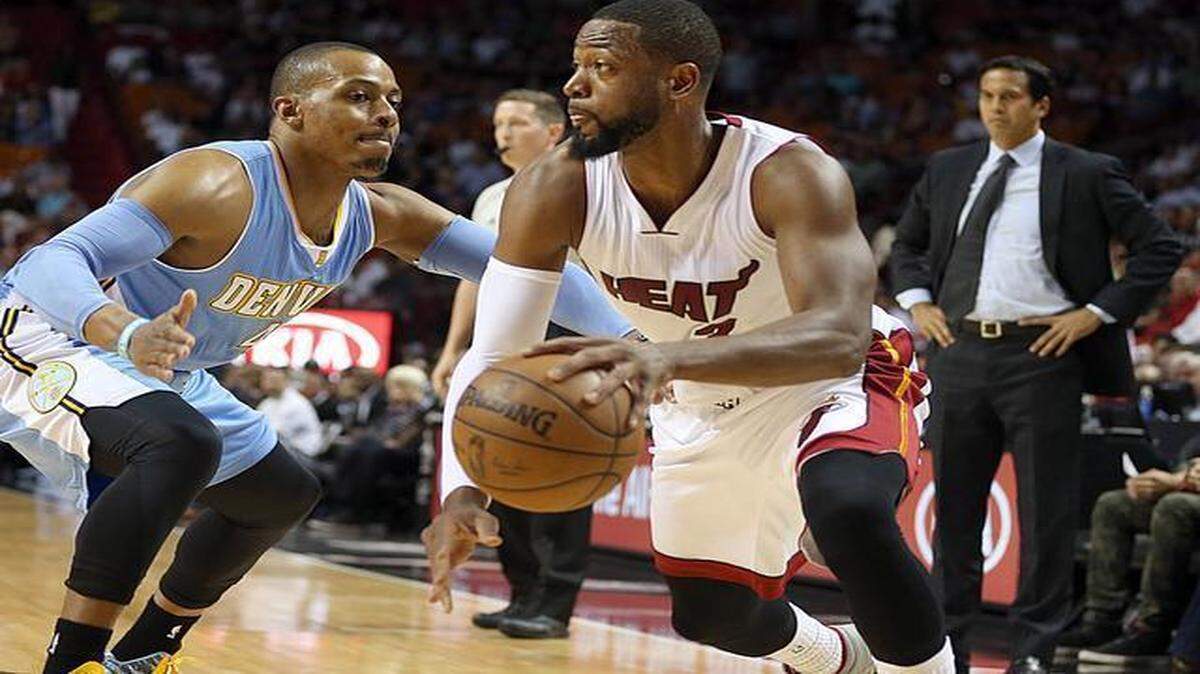 
Heat guard Dwyane Wade (22 points, 4 assists) drives past the Nuggets’ Randy Foye in the second quarter at AmericanAirlines Arena in Miami on Friday, March 20, 2015.
