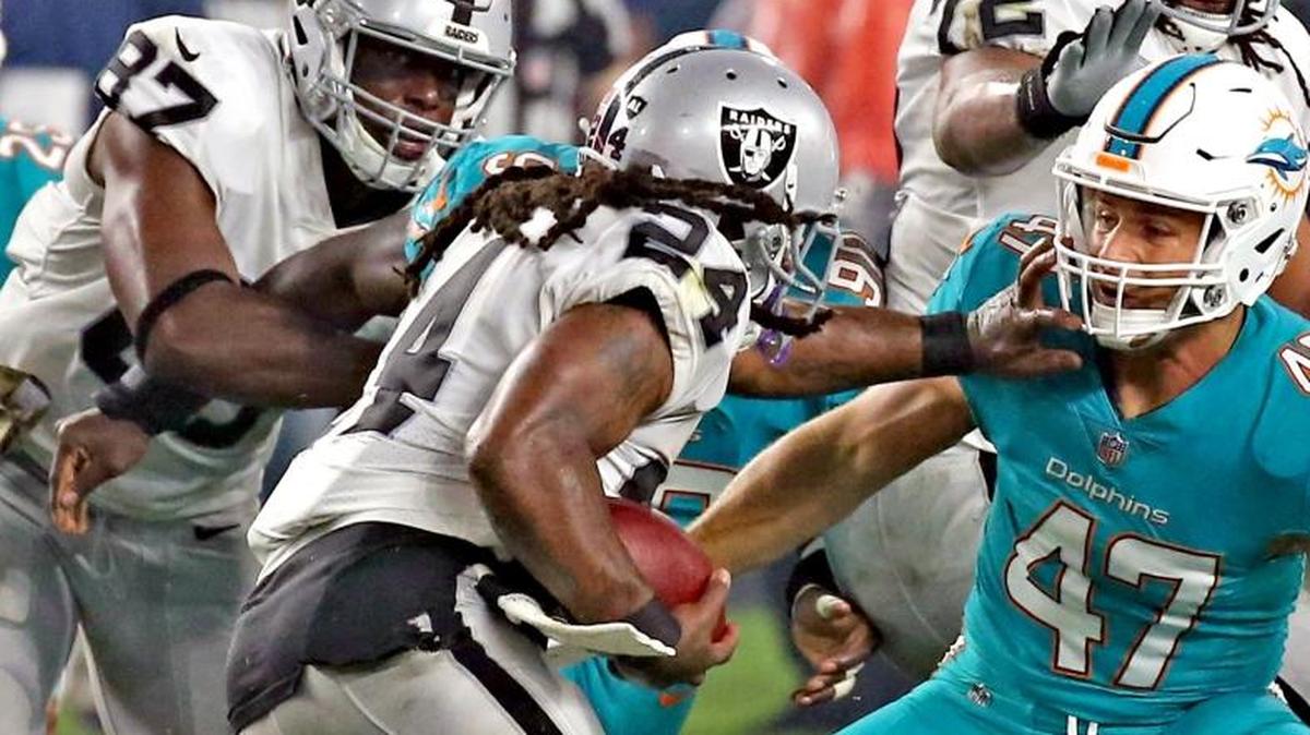 Miami Dolphins Kiko Alonso (47) prepares to tackle Oakland Raiders Marshawn Lynch (25) in the first quarter at Hard Rock Stadium in Miami Gardens, Florida, November 5, 2017.
