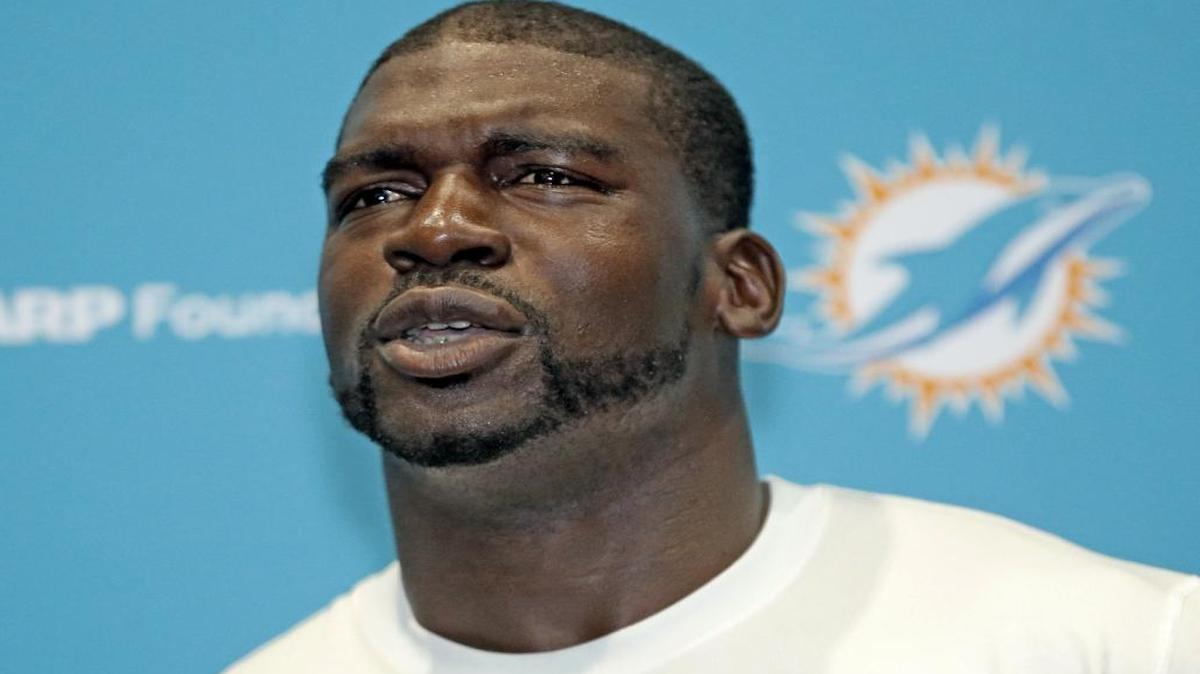 Lawrence Timmons calls Ndamukong Suh the “best defensive tackle ever.”
