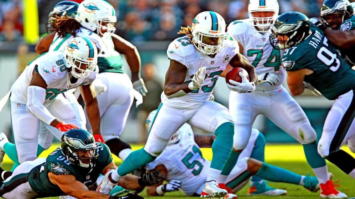 Miami Dolphins Jay Ajayi runs the ball in the second quarter as they play the Philadelphia Eagles at Lincoln Financial Field in Philadelphia, Penn., November 15, 2015.