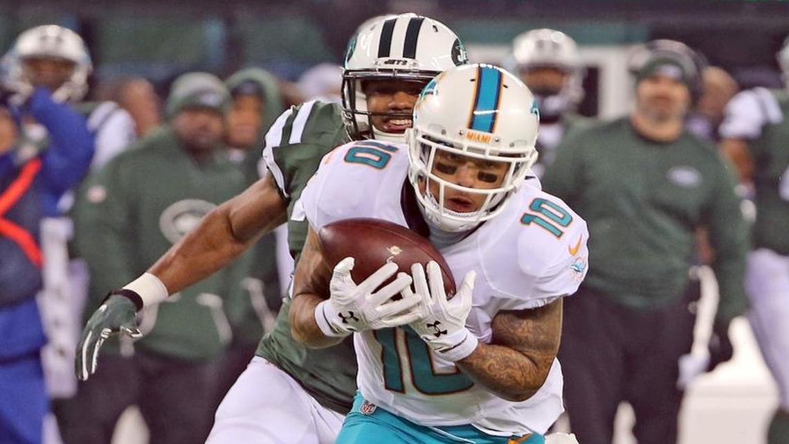 Miami Dolphins Kenny Stills scores a touchdown as New York Jets Juston Burris fails to defend in the second quarter at MetLife Stadium in East Rutherford, New Jersey, Dec. 17, 2016.