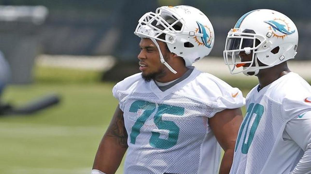 
Jamil Douglas, left, has gotten work at both left guard and right guard during the past month.
