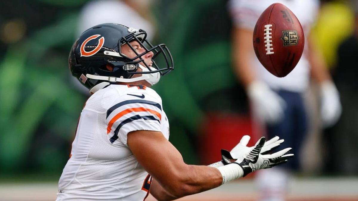 Chicago Bears wide receiver A.J. Cruz makes a catch during warm-ups before an NFL preseason game against the Cincinnati Bengals on Saturday, Aug. 29, 2015, in Cincinnati.