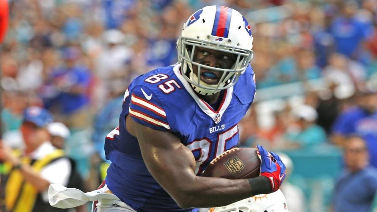 
Miami Dolphins Brice McCain fails to stop Buffalo Bills Charles Clay as he score early in the first quarter at Sun Life Stadium in Miami Gardens, Florida, September 27, 2015.
