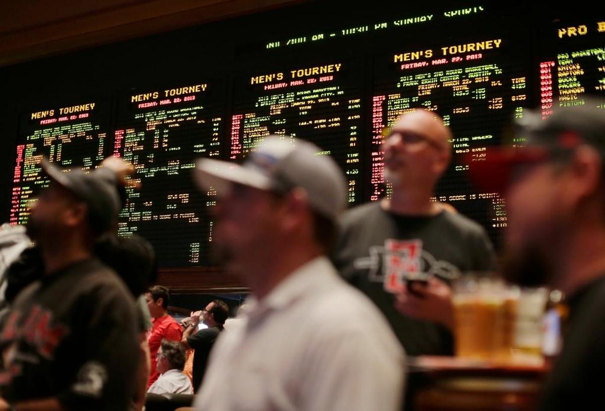 Bettors line up at the Mirage for the 2013 NCAA men’s basketball tournament.