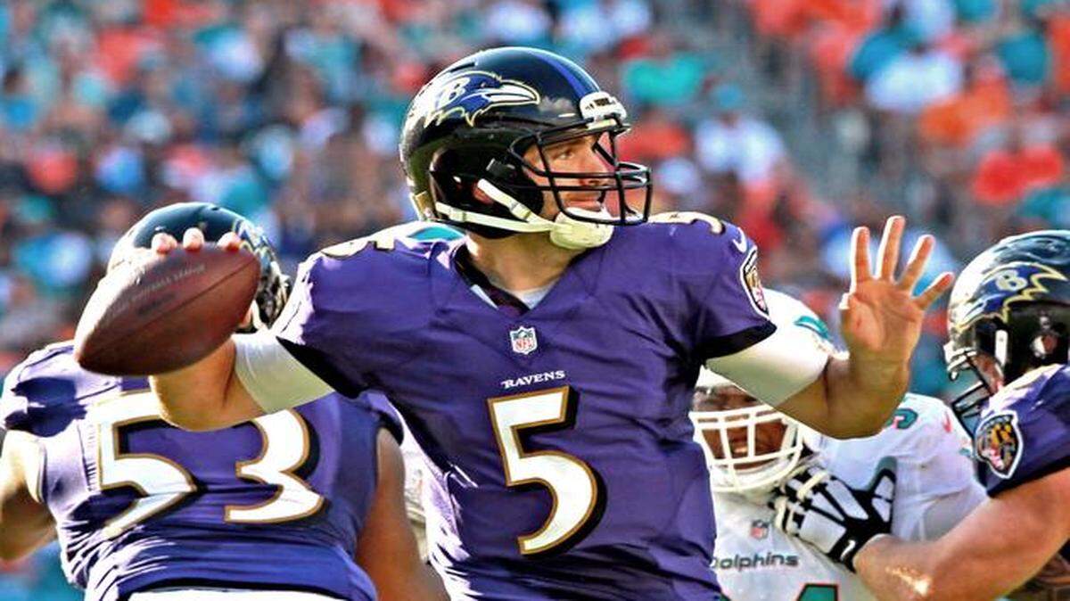 
Miami Dolphins defenders rush Baltimore Ravens quarterback Joe Flacco in the second quarter at Sun Life Stadium in Miami Gardens, Dec. 7, 2014.
