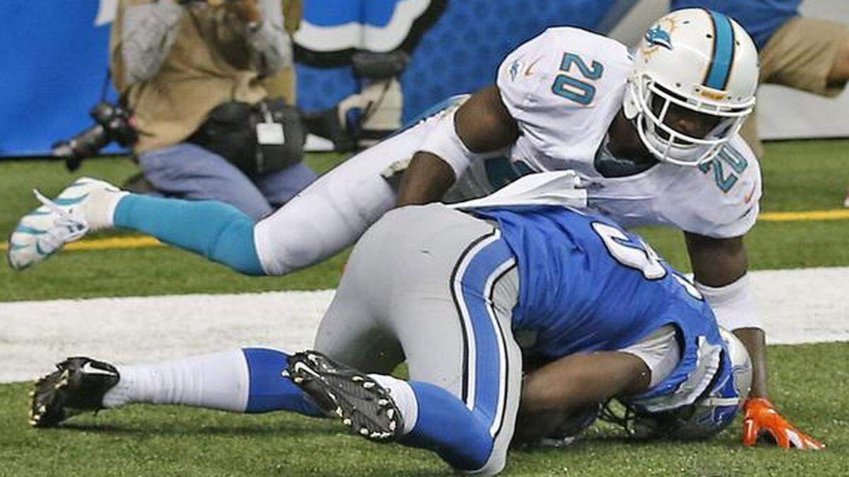<cutline_leadin>Another heartbreaker:</cutline_leadin> Lions running back Theo Riddick catches the winning 11-yard touchdown pass against Dolphins defensive back Reshad Jones with 29 seconds left in Sunday’s game at Detroit. It’s the second time this season the Dolphins have given up a winning touchdown in the final seconds of a game.