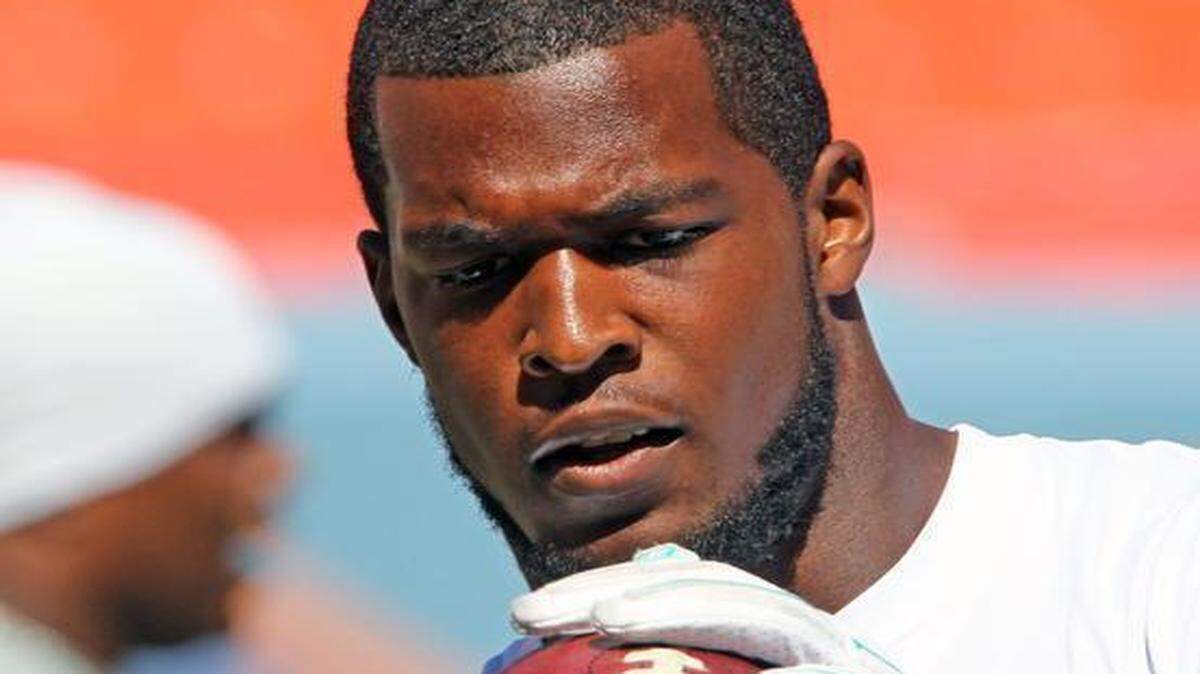 
The Dolphins’ decision to give Charles Clay the transition designation instead of the franchise tag led to losing the tight end without conpensation.

