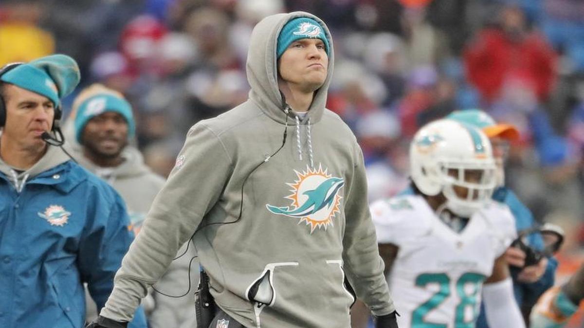 Ryan Tannehill was again on the Dolphins’ sideline Saturday, but this time without the aid of crutches.