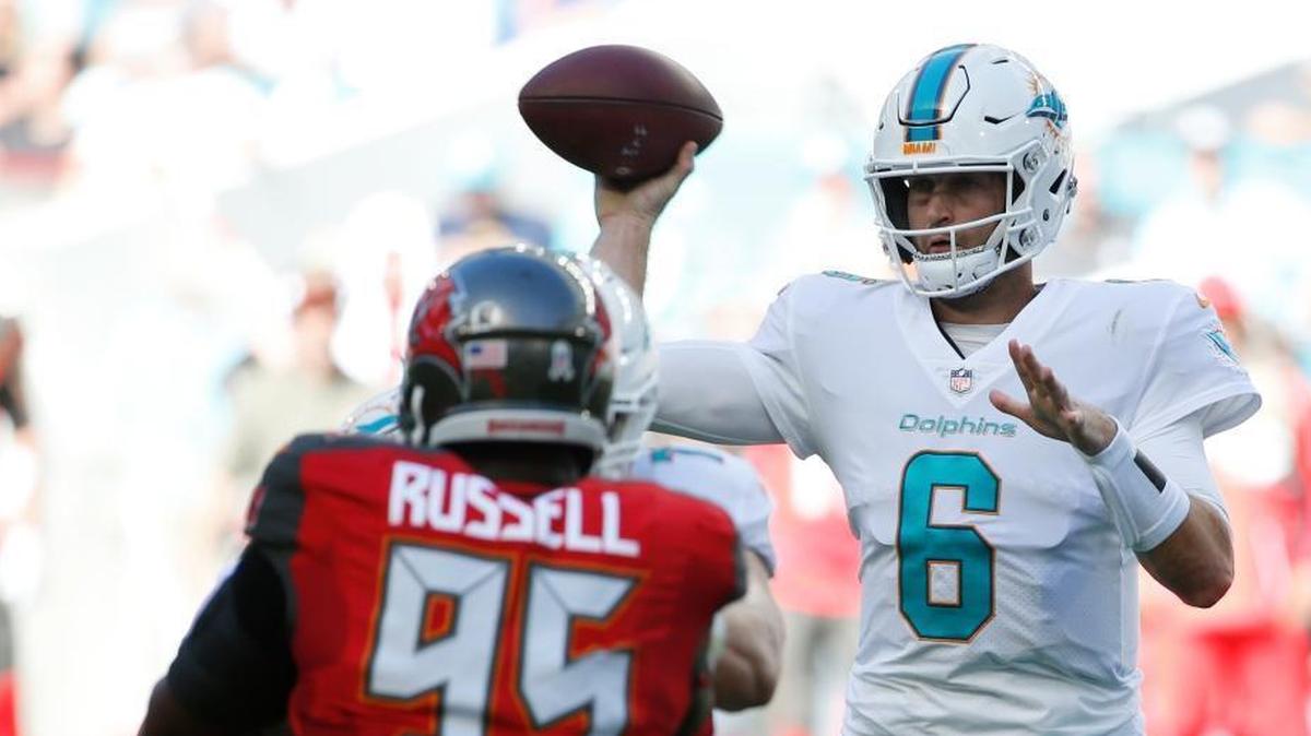 Jay Cutler does not like when you ask him about not stepping into his throws.