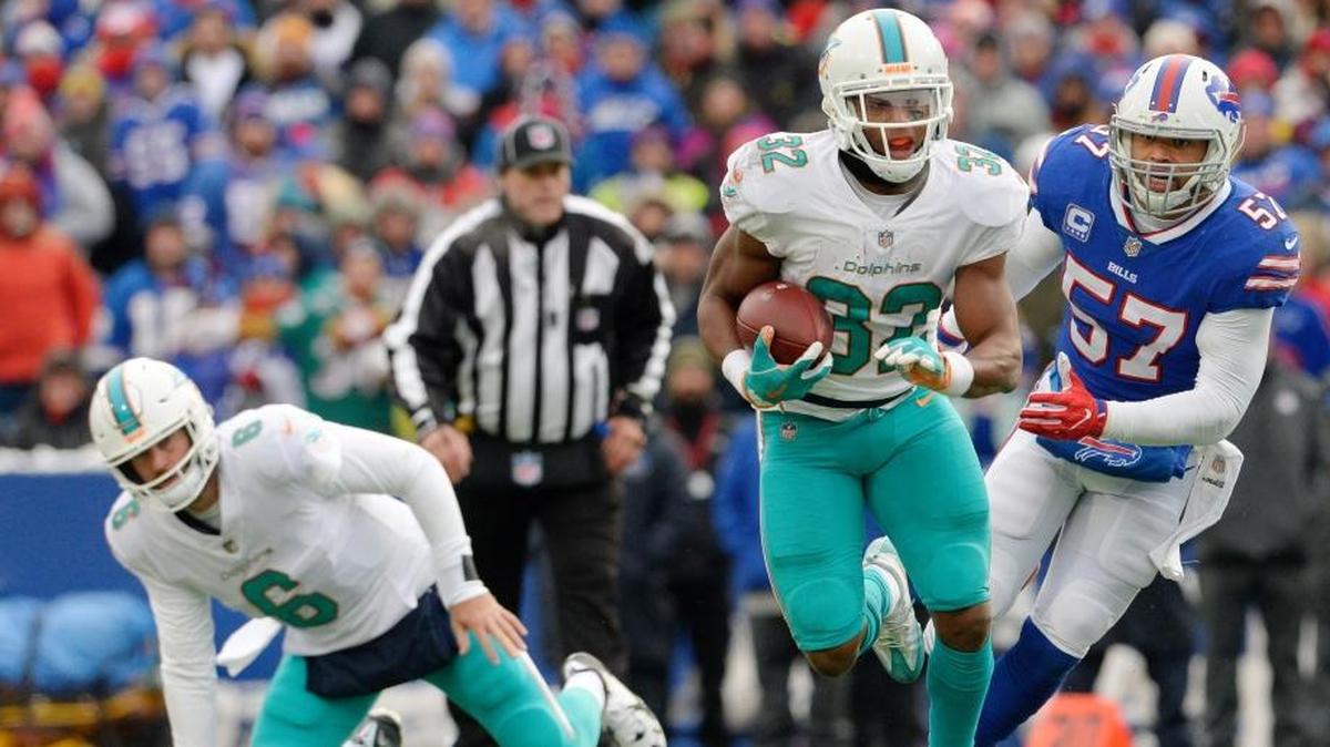 Dolphins running back Kenyan Drake is averaging 4.8 yards per carry this season.
