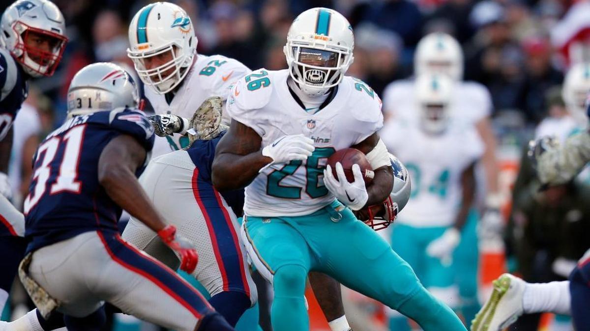 Damien Williams left the Patriots game with a shoulder injury and did not return.