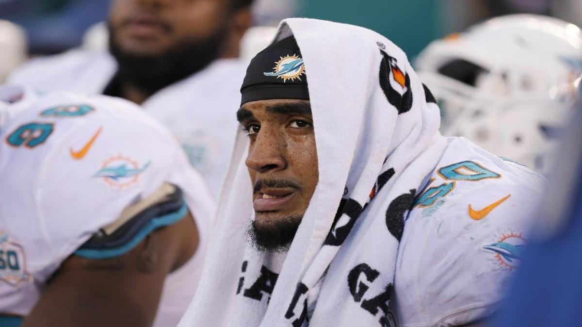 Miami Dolphins defensive end Olivier Vernon will be an unrestricted free agent at 4 p.m. Wednesday.