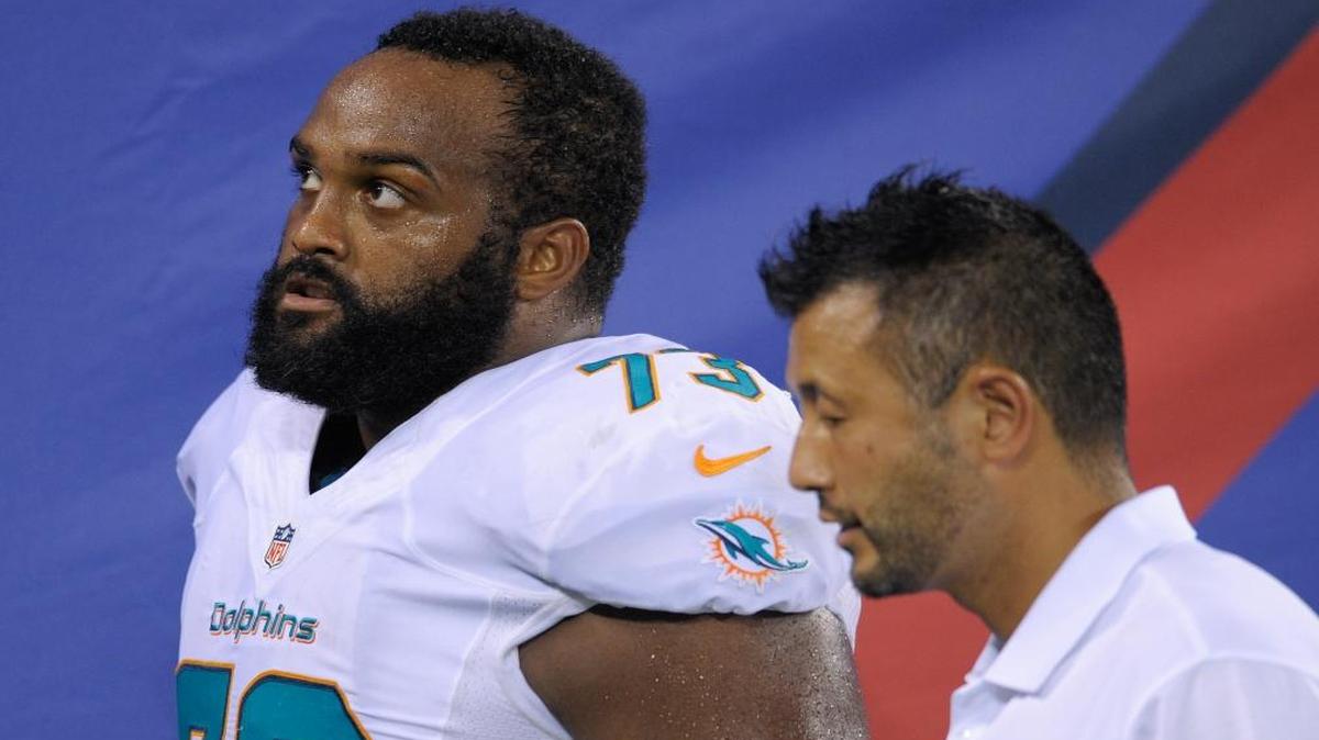 Julius Warmsley’s star had fallen in recent weeks. He didn’t play in the last two games, and on Wednesday, the Dolphins moved on from the defensive lineman.
