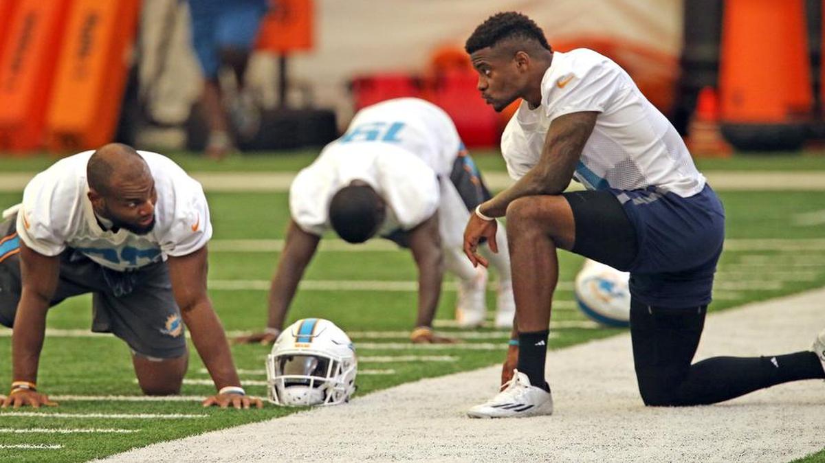 Leonte Carroo, left, will start for DeVante Parker.