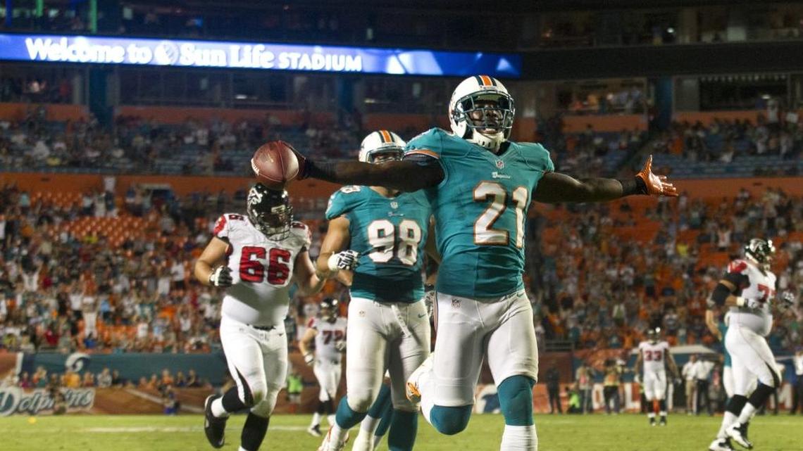 Vontae Davis was the Dolphins’ first-round pick in 2009. He was traded in 2012, but is considering a return to South Florida.