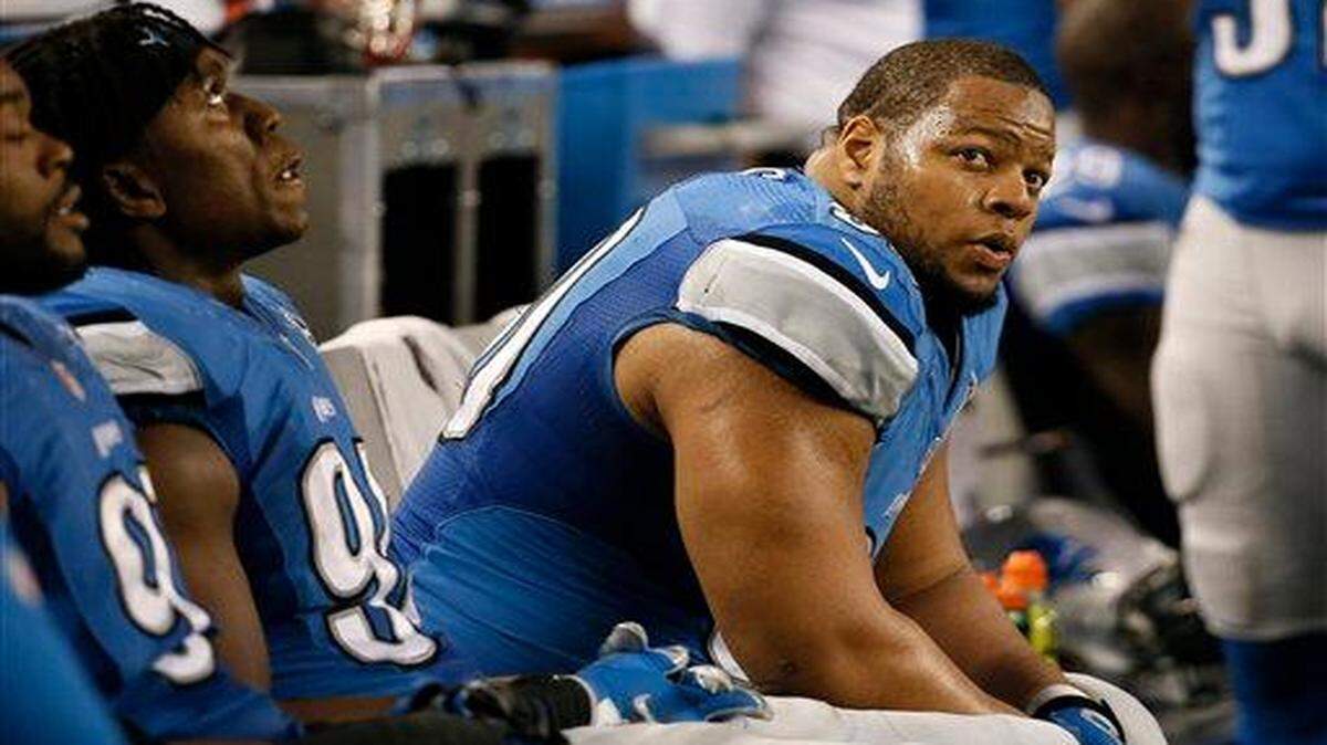 
Detroit Lions defensive tackle Ndamukong Suh (90) watches action from the sideline during the second half of an NFL wildcard playoff football game against the Dallas Cowboys in Arlington, Texas on Jan. 4, 2015.
