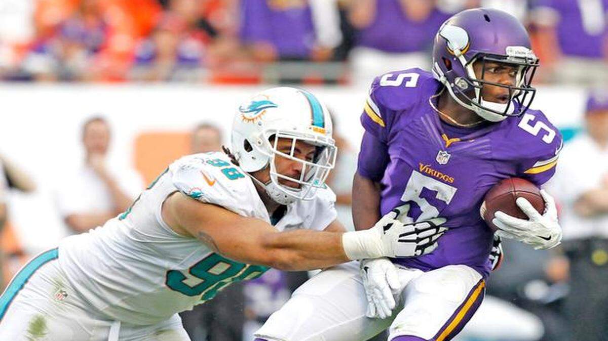 
Miami Dolphins defensive tackle Jared Odrick (98) sacks Minnesota Vikings quarterback Teddy Bridgewater (5) in the fourth quarter as the Miami Dolphins play host to the Minnesota Vikings at Sun Life Stadium on Sunday, Dec. 21, 2014.
