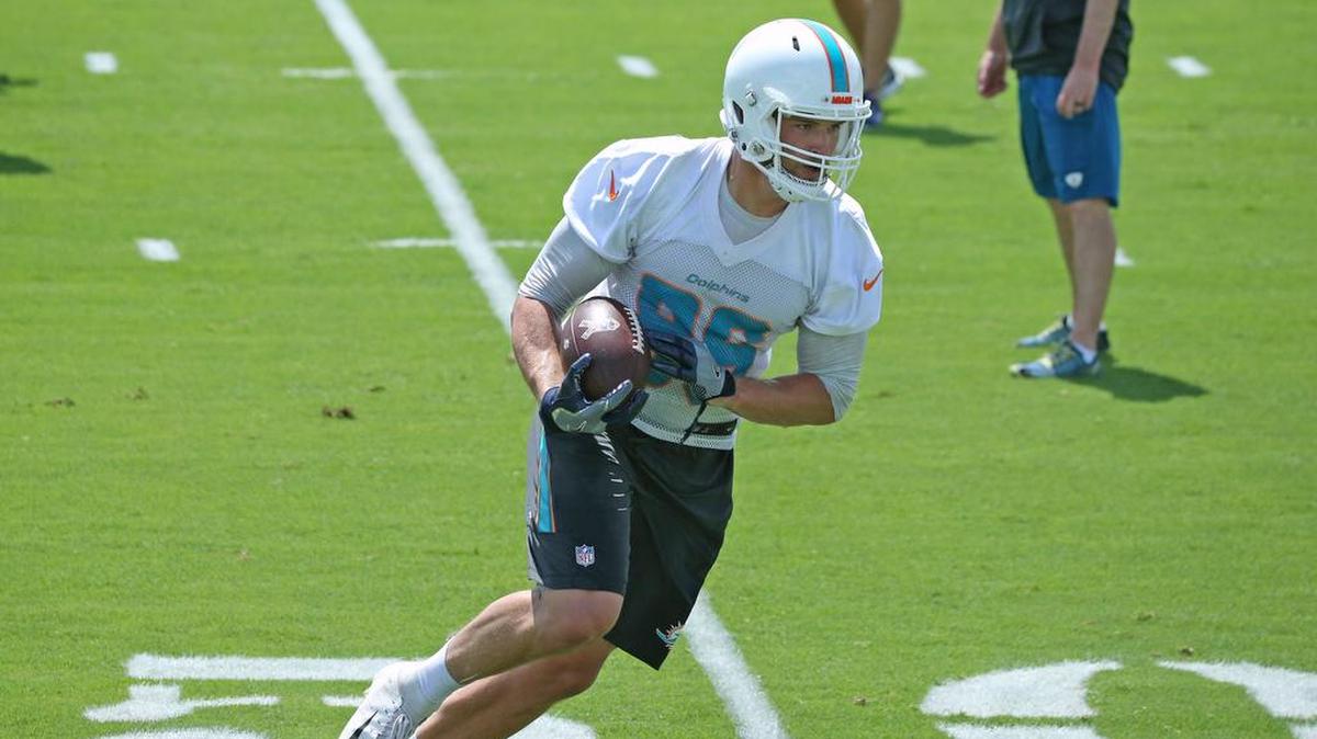 Miami Dolphins tight end Mike Gesicki runs during a practice last week.