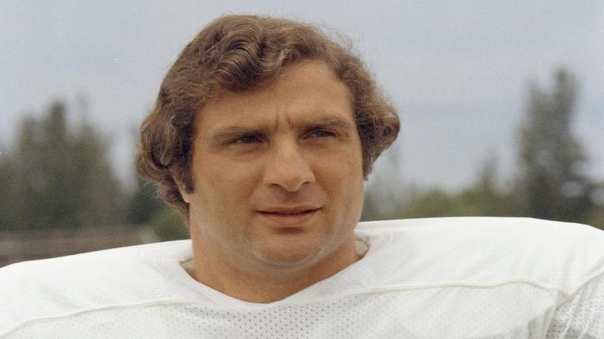 Nick Buoniconti, linebacker with the Miami Dolphins, 1973.