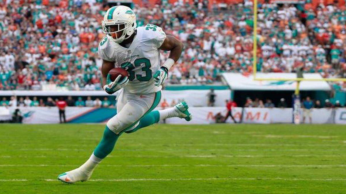 
look who’s back: The Dolphins re-signed running back Daniel Thomas, above, with Knowshon Moreno injured.

