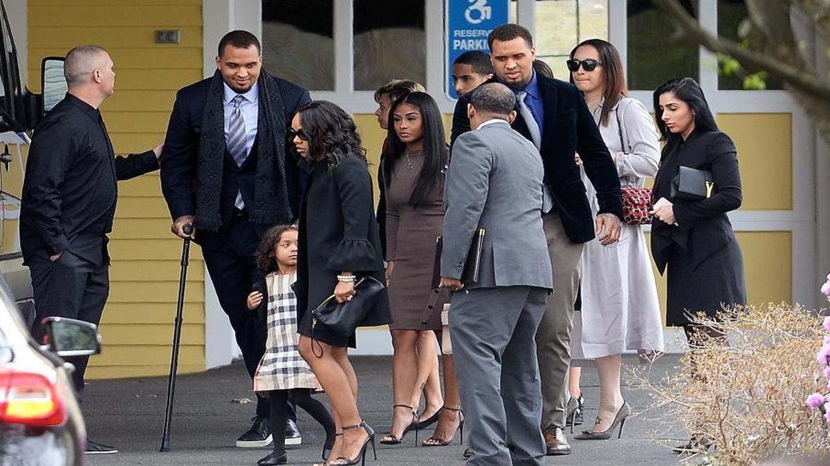 Shayanna Jenkins Hernandez, front, fiancee of former New England Patriots tight end Aaron Hernandez, arrives with their daughter Avielle Janelle Hernandez, Pittsburgh Steeler Center Maurkice Pouncey and his twin brother Mike, and others for a private service for Aaron Hernandez at O'Brien Funeral Home, Monday in Bristol, Conn.
