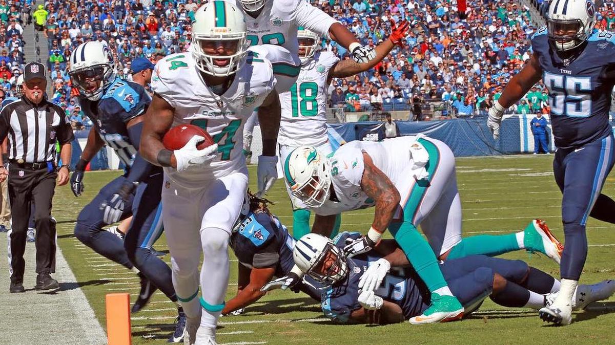 
Miami Dolphins Jarvis Landry scores a touchdown in the first quarter against the Tennessee Titans at Nissan Stadium in Nashville, Tenn., October 18, 2015.
