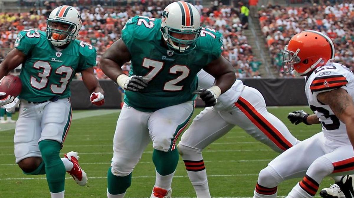 Vernon Carey (No. 72) was a dependable piece of the Dolphins’ offensive line for years.