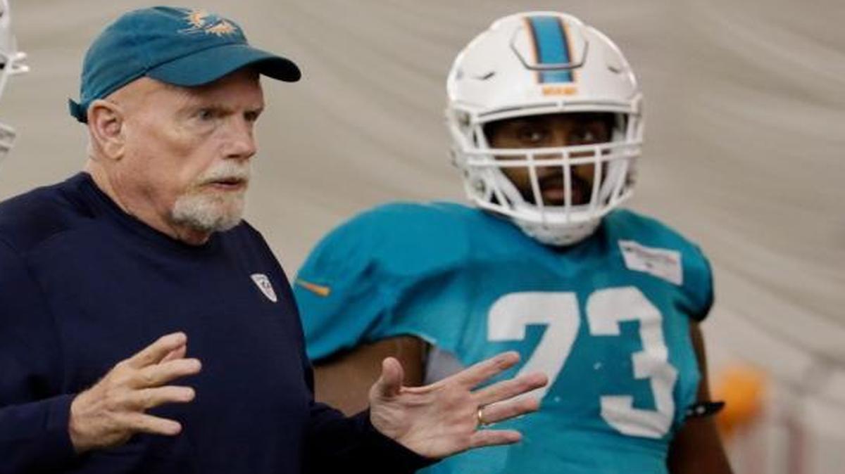 Senior defensive assistant Jim Washburn, center, talks with defensive tackle Chris Jones, left, and defensive end Julius Warmsley during training camp.