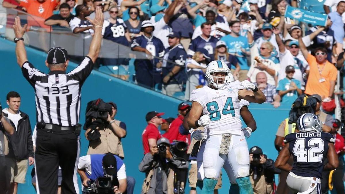 Miami Dolphins tight end Jordan Cameron celebrates his touchdown in the second quarter as the Miami Dolphins host the Dallas Cowboys at Sun Life Stadium on Nov. 22, 2015.