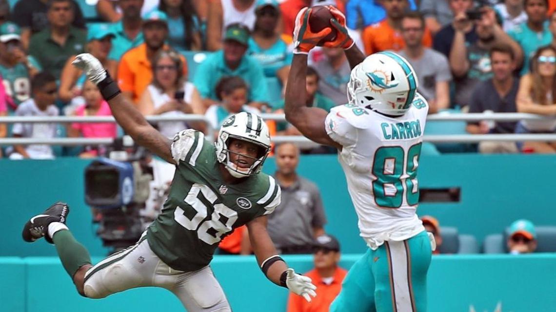 Miami Dolphins Leonte Carroo (88) catches a mid-field pass from QB Matt Moore as New York Jets Darron Lee (58) watches in the third quarter last season.