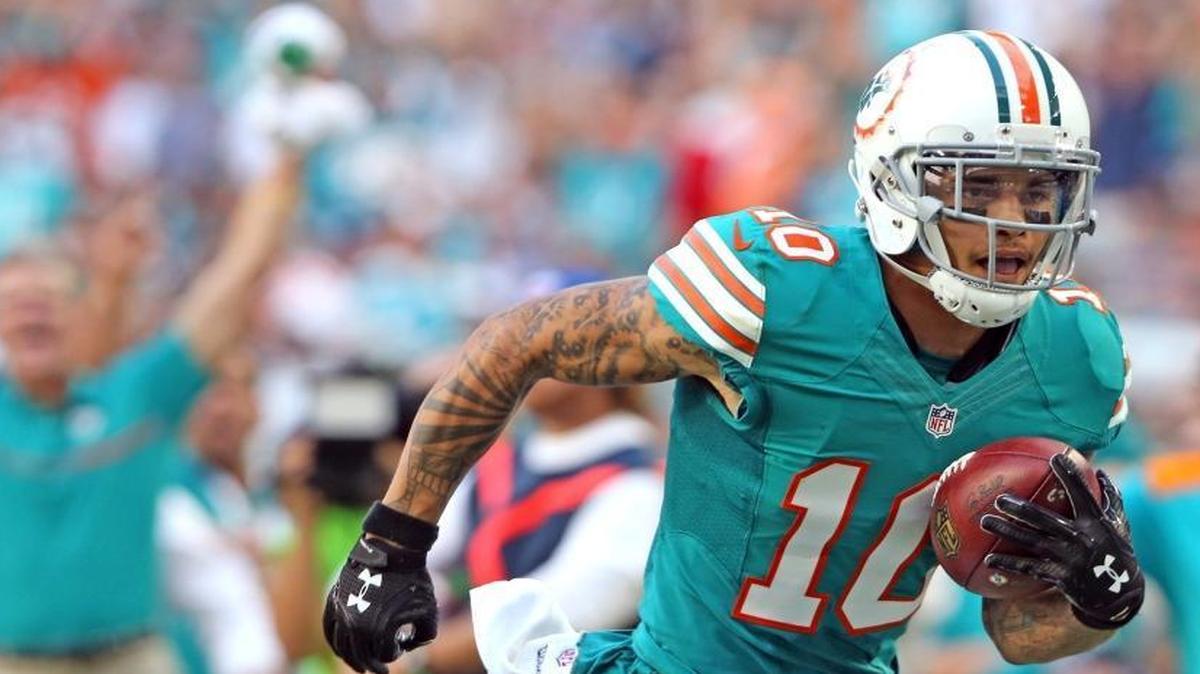 Kenny Stills will be catching touchdowns for the Dolphins for at least the next two years.