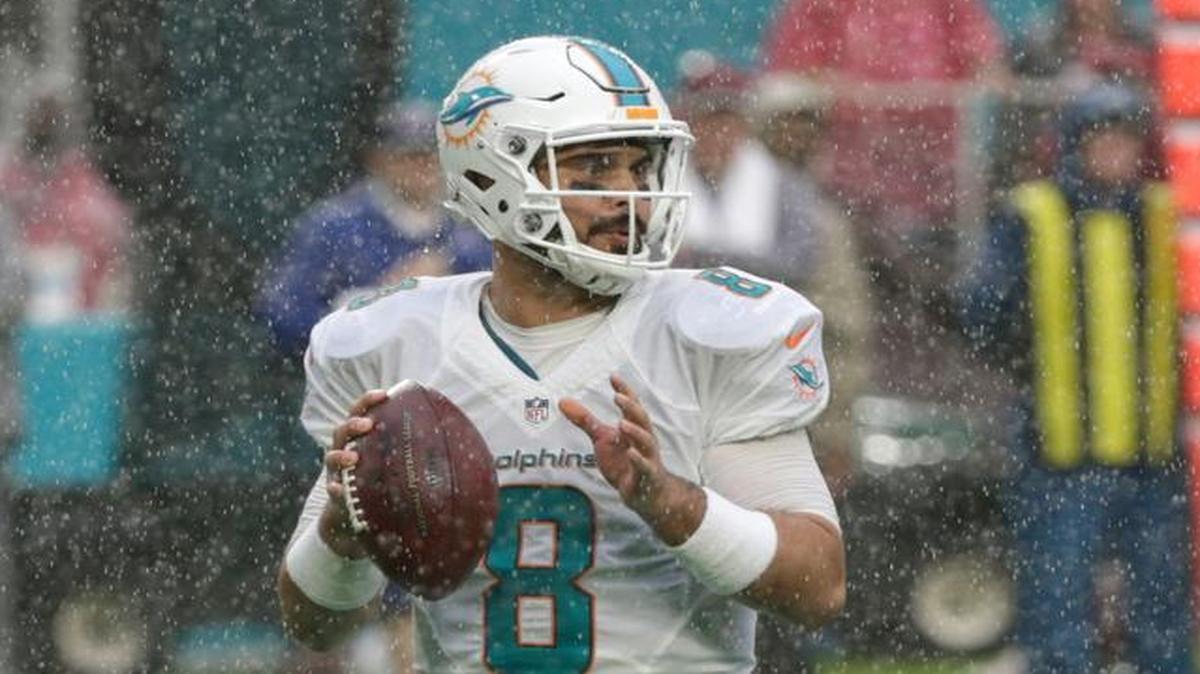 Dolphins quarterback Matt Moore, above, will step in as the starter after the team lost Ryan Tannehill to an injury he sustained in Sunday’s game against the Cardinals. The Dolphins have said they will not be altering their game plan.