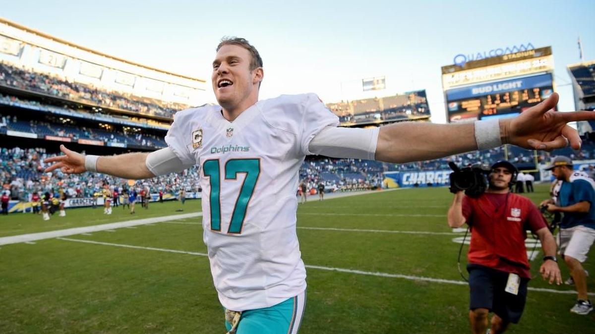 Miami quarterback Ryan Tannehill celebrates as he leaves the field after the Dolphins beat the host Chargers on Sunday.