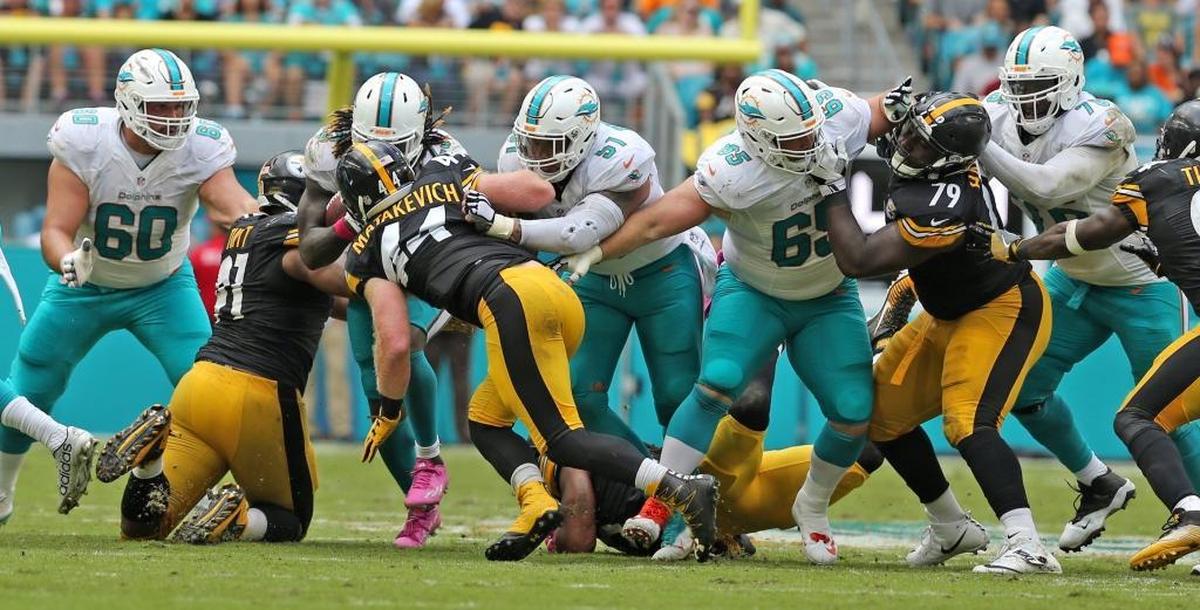 Miami Dolphins Kraig Urbik (60), Jay Ajayi (23), Mike Pouncey (51), Anthony Steen (65), and Branden Albert (76), block the Pittsburgh Steelers defense, October 16, 2016.