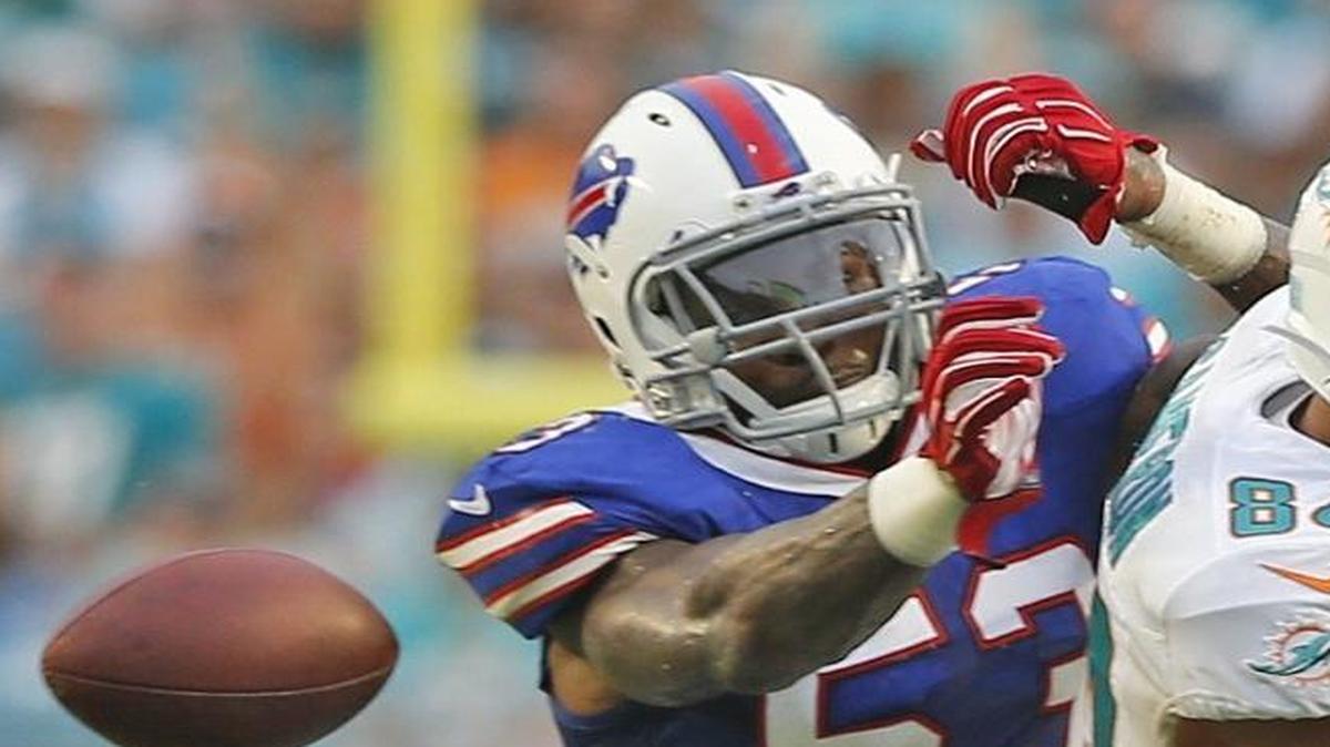 Miami Dolphins tight end Jordan Cameron can’t hold on to a pass as Buffalo Bills linebacker Nigel Bradham defends at Sun Life Stadium in Miami Gardens, Florida, Sept. 27, 2015.