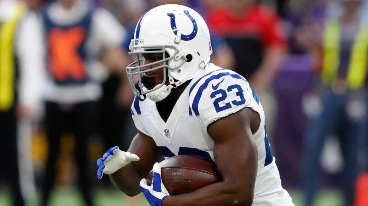 Frank Gore is making his way back to Miami-Dade County, where his football career began.
