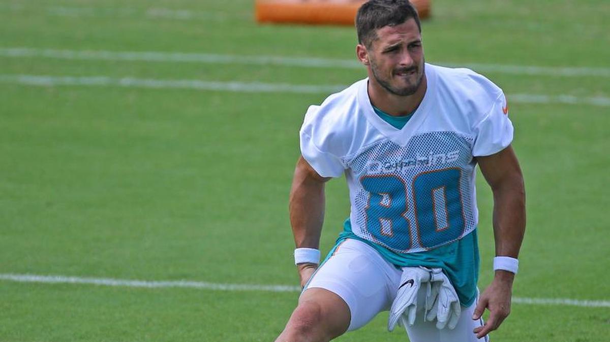 Miami Dolphins wide receiver Danny Amendola stretches during a June practice. CBS' Phil Simms said he became a different player with the Patriots.