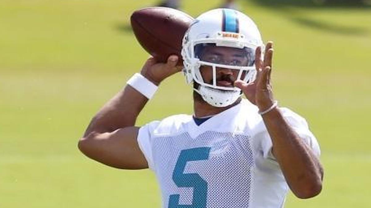 Logan Thomas, left, has been waived after one season with the Dolphins.