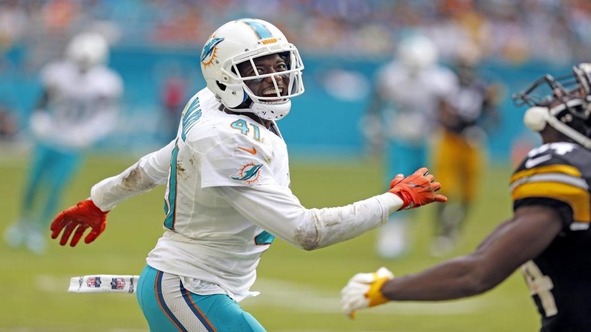 Miami Dolphins cornerback Byron Maxwell (41) as the Miami Dolphins host the Pittsburgh Steelers at Hard Rock Stadium on Sun., Oct. 16, 2016.