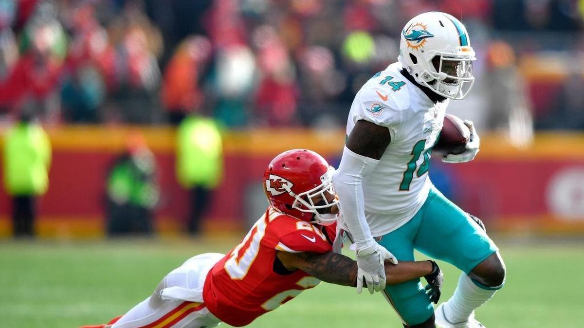 Jarvis Landry had five catches for 51 yards in Miami’s loss to Kansas City Sunday.