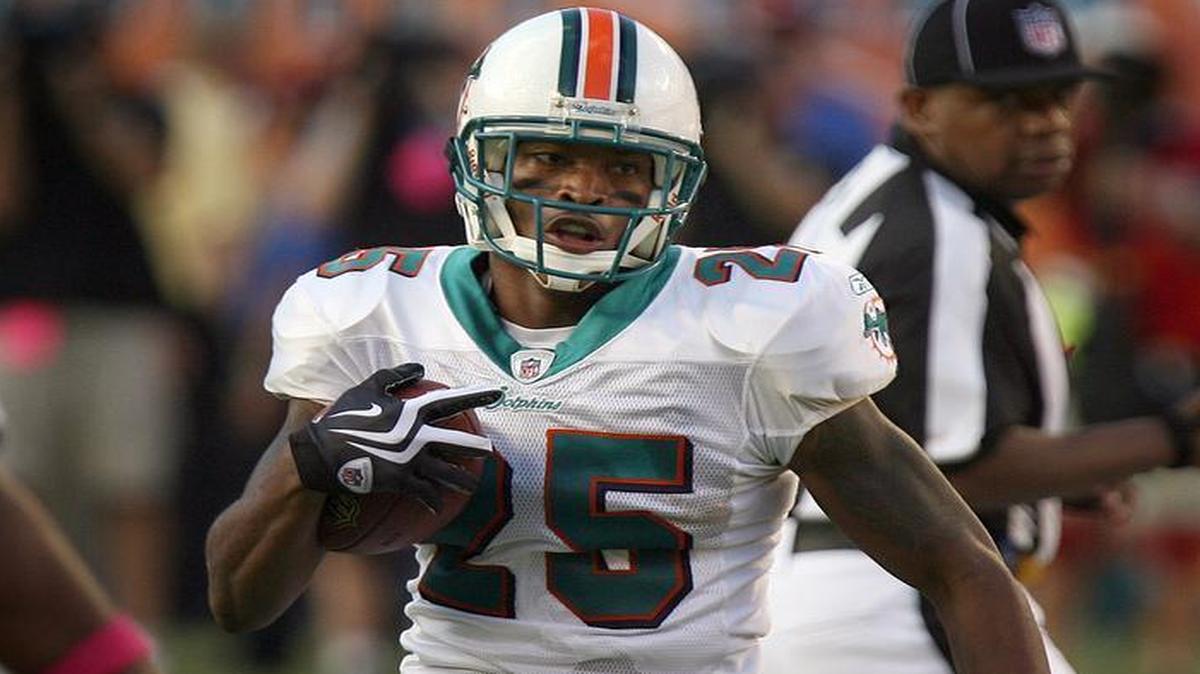 
Former Miami Dolphins cornerback Will Allen has been charged with nearly two dozen felony counts..

