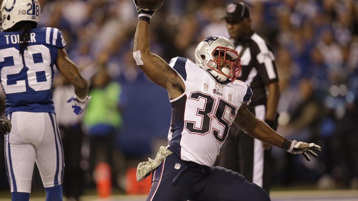 
Former New England Patriots running back Jonas Gray celebrates his touchdown against the Indianapolis Colts during the first half of an NFL football game in Indianapolis, Sunday, Nov. 16, 2014. 
