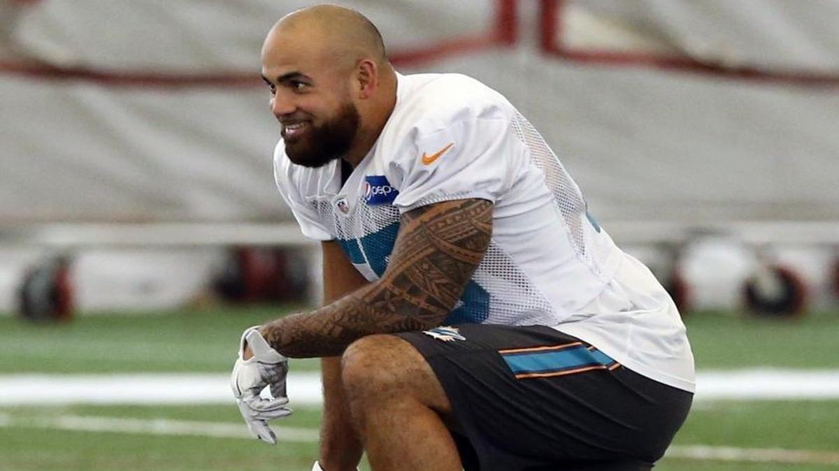 Linebacker Koa Misi and the Dolphins are closing in on a reworked contract that will keep the linebacker in town through at least this season.