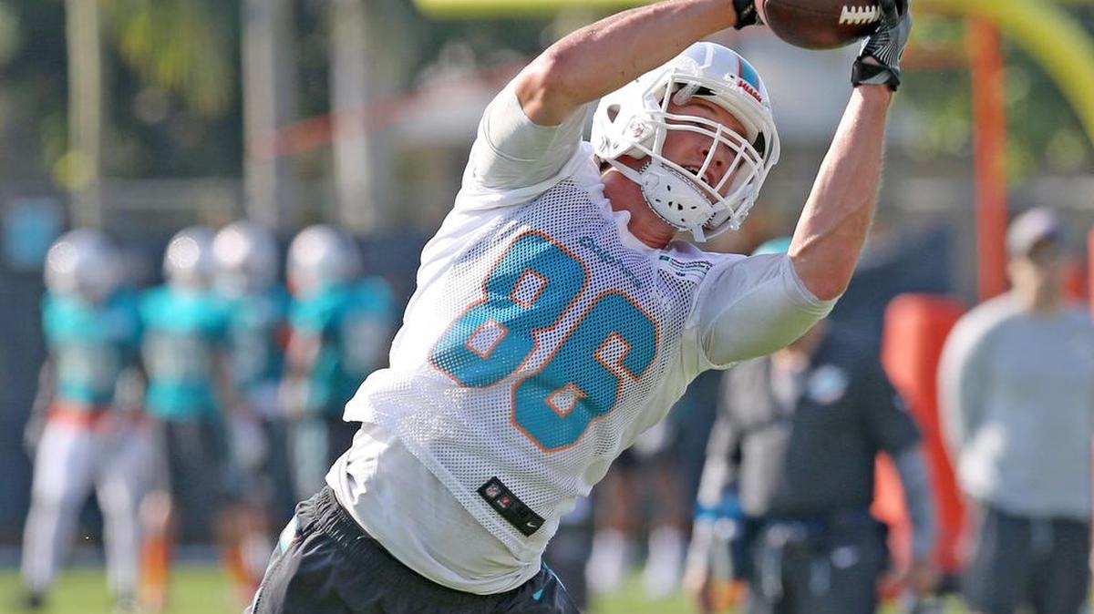Miami Dolphins rookie tight end Mike Gesicki catches a pass during training camp this past Friday. Gesicki got his most first-team work on Sunday.