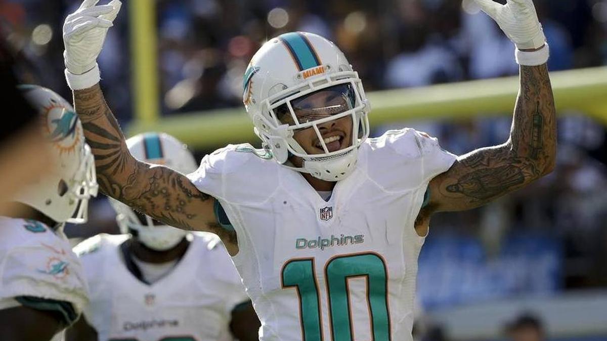 Miami Dolphins wide receiver Kenny Stills celebrates after scoring against the San Diego Chargers during the first half of an NFL football game in San Diego on Nov. 13, 2016.