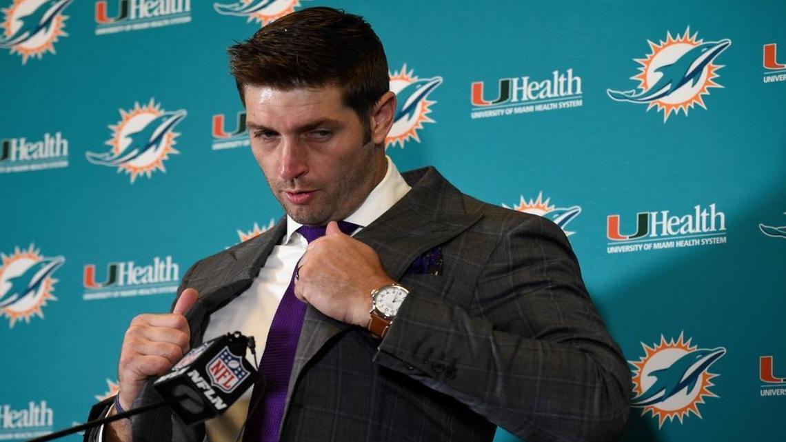 Miami Dolphins quarterback Jay Cutler adjusts his suit at a news conference after beating the Los Angeles Chargers Sunday.