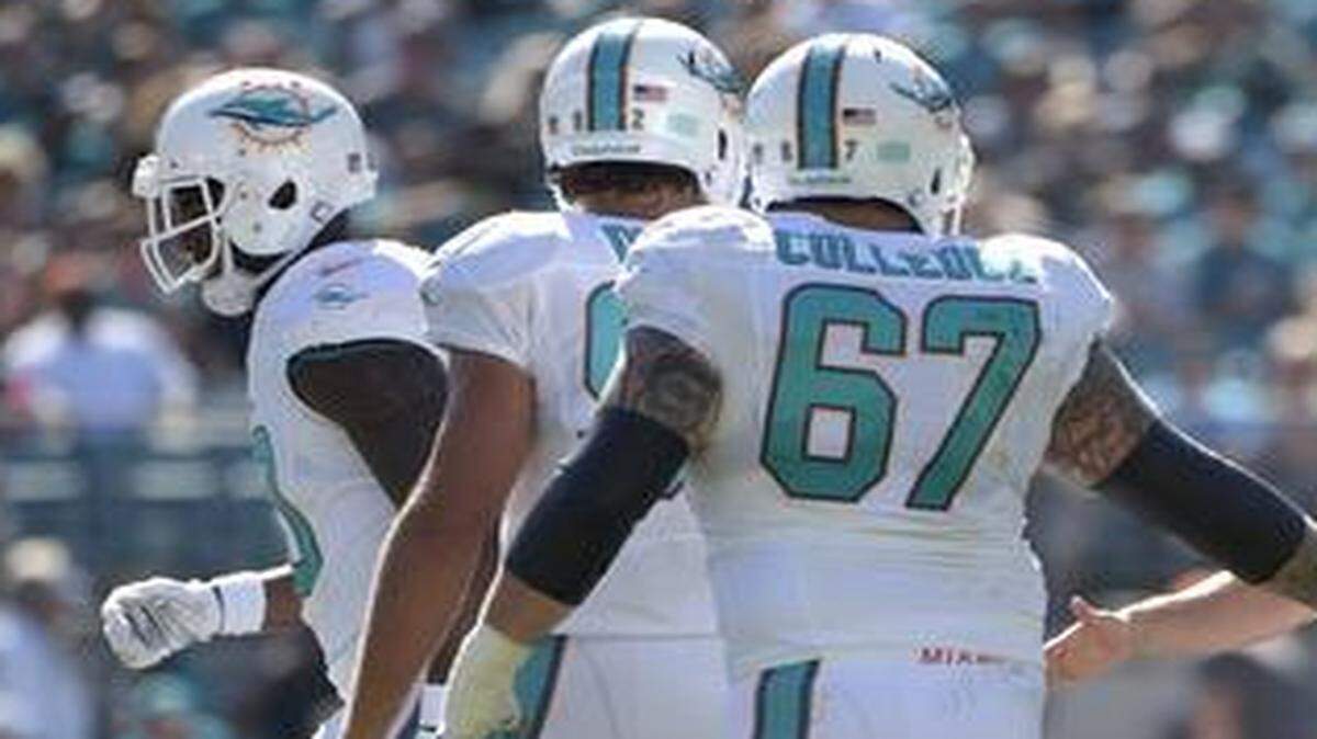 
Dolphins left guard Daryn College (67) sat out practice all week with migraines and a sinus infection; on Thursday and Friday he was also listed as having a back injury. 
