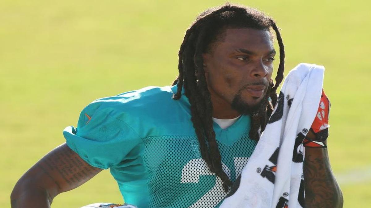 
For the second time in less than a year, Dolphins safety Delmas sustained what appears to be a catastrophic injury to his right knee.
